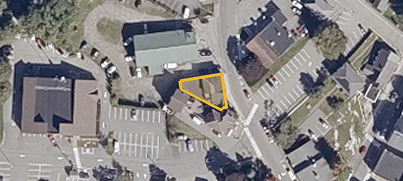 12 Oak St