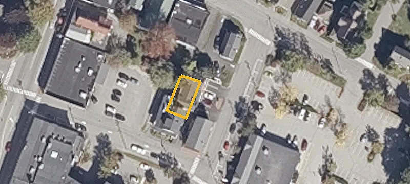 13 Middle St