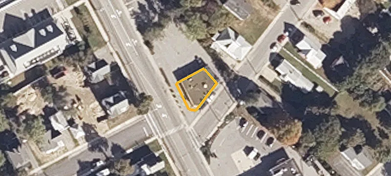 990 Main St