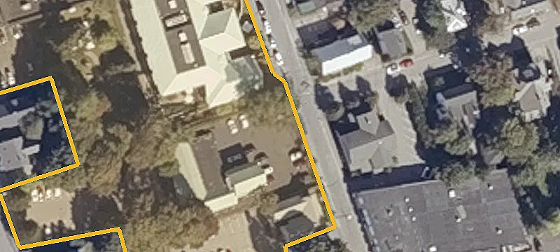 18 Middle St