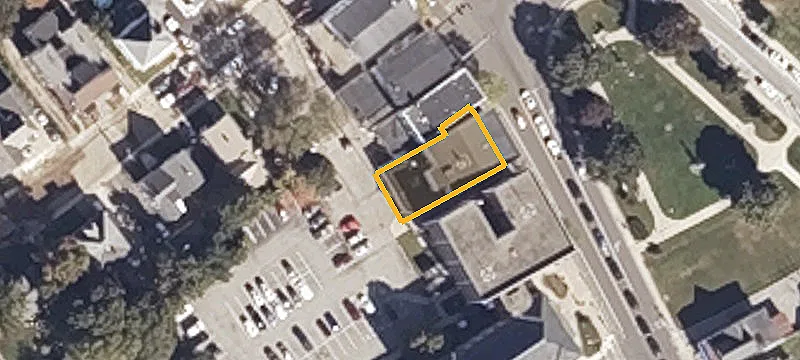 913 Main St
