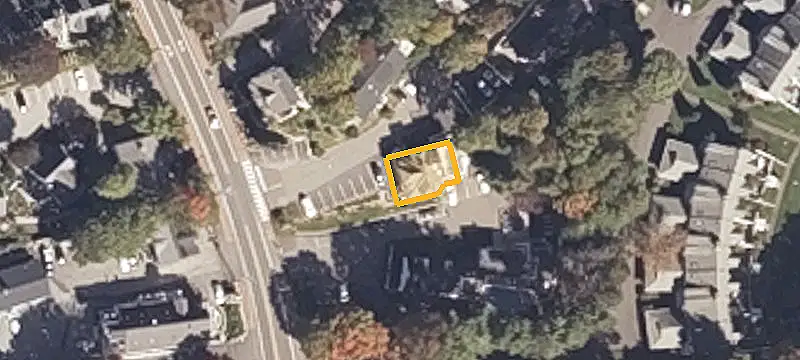 12 Hoyts Ln