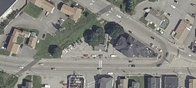 425 Main St