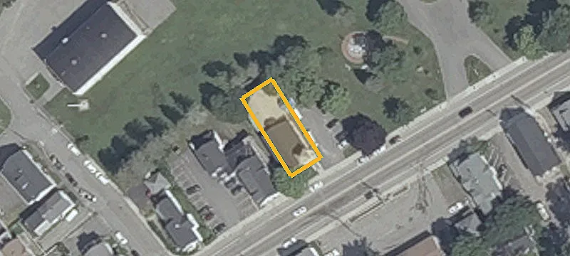 677 Main St