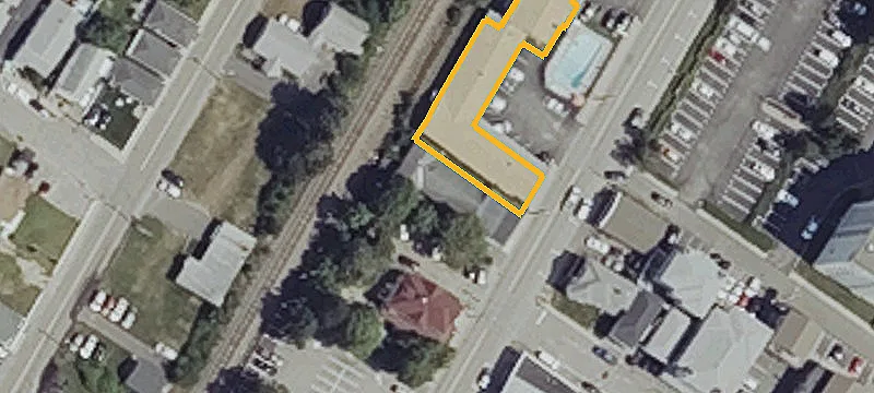 32 Grand Ave