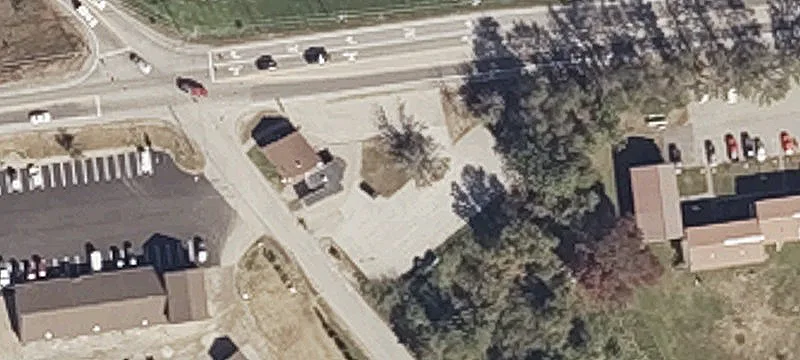 1735 Main St
