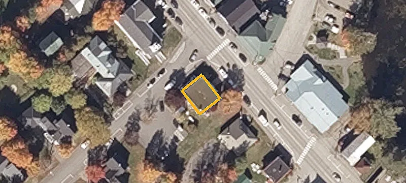 2484 Main St