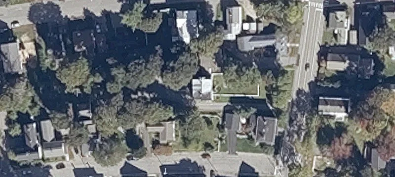 900 High St