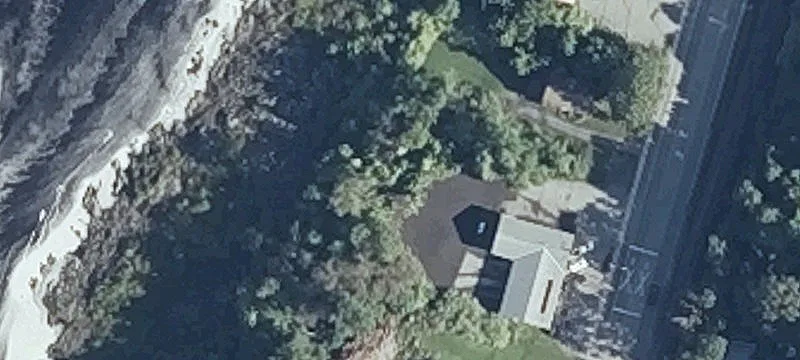 27 Bay St