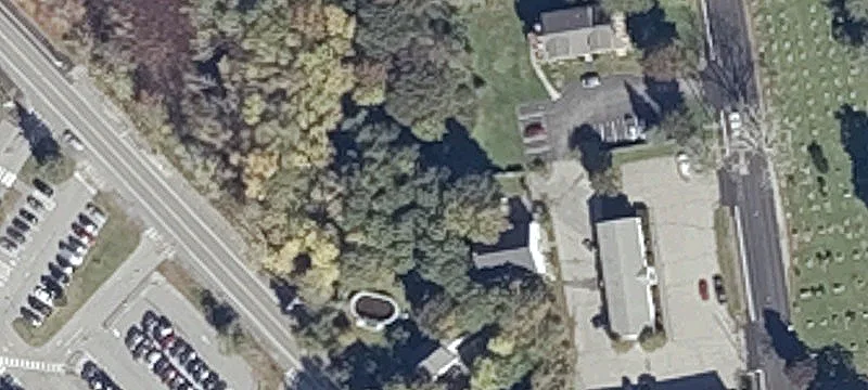 10 Oak Grv Ave