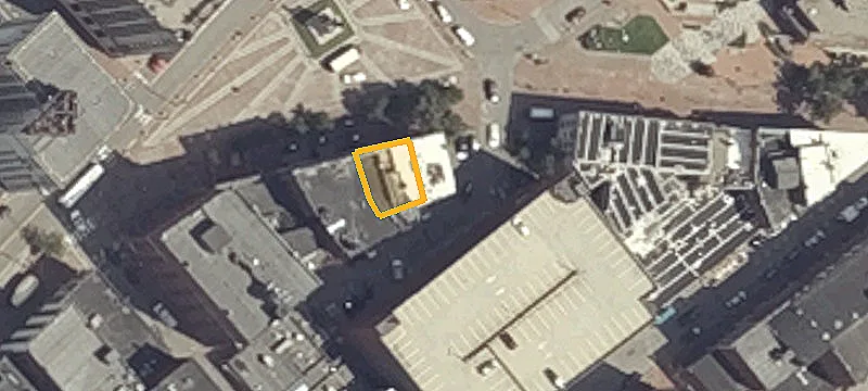 6 Monument Sq