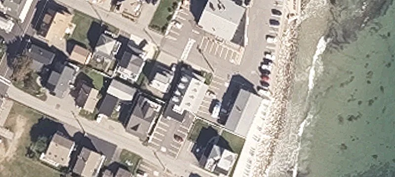 10 Ledge Ln