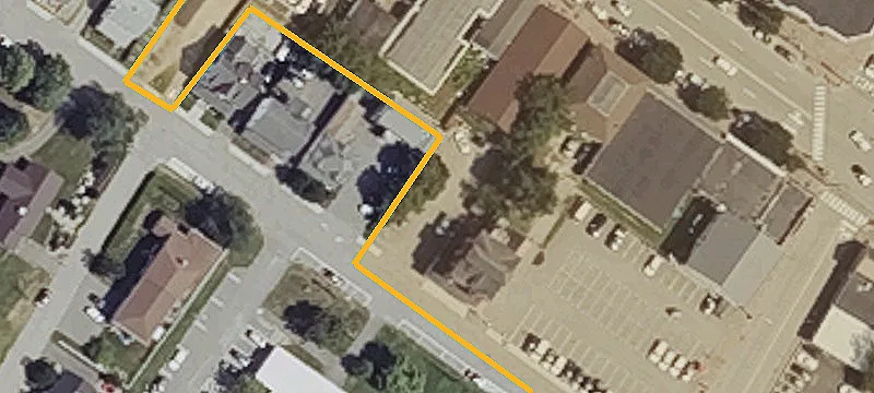 22 Staples St