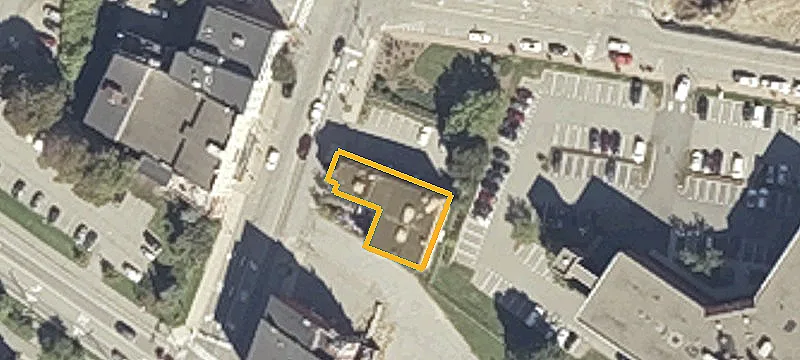 128 Main St