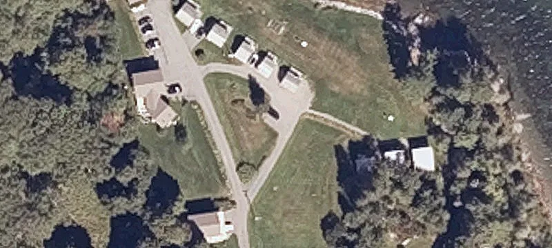 16 Edgewater Ln
