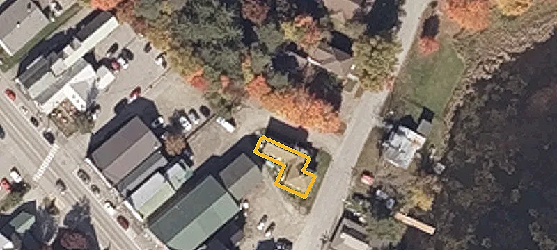 10 Pond St