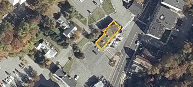 300 Main St