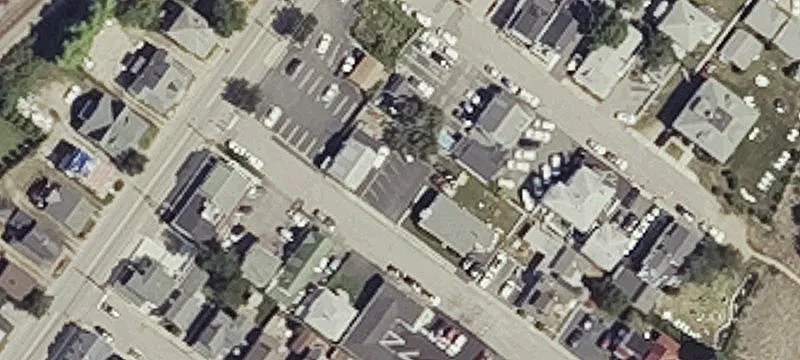 10 Bay Ave