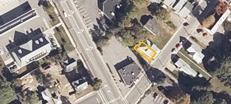 990 Main St