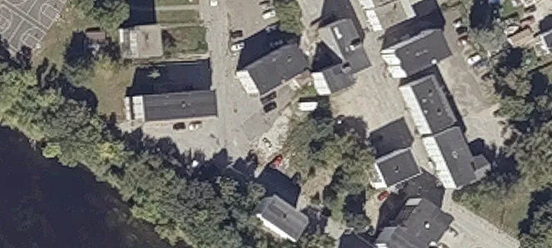 32 Riv St