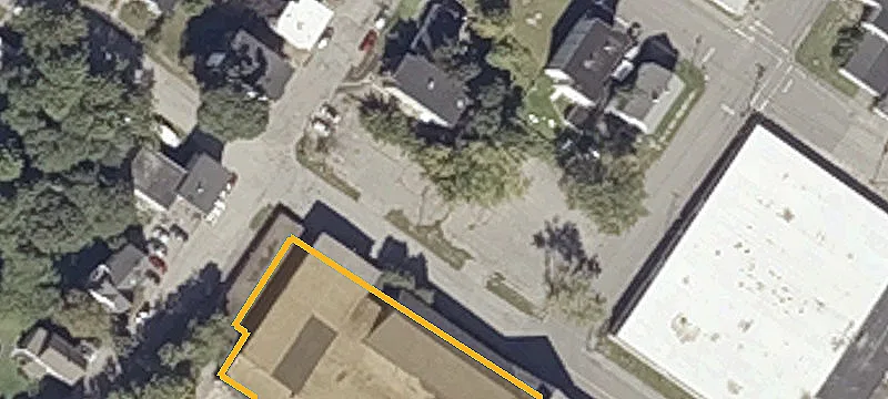 15 Bates St