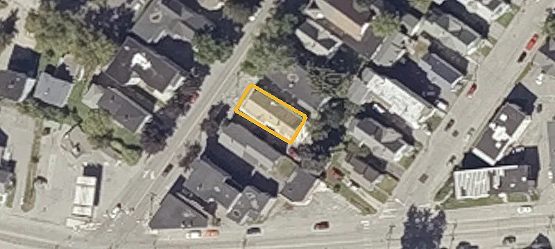 81 College St