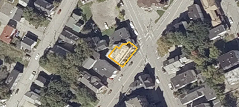 40 College St
