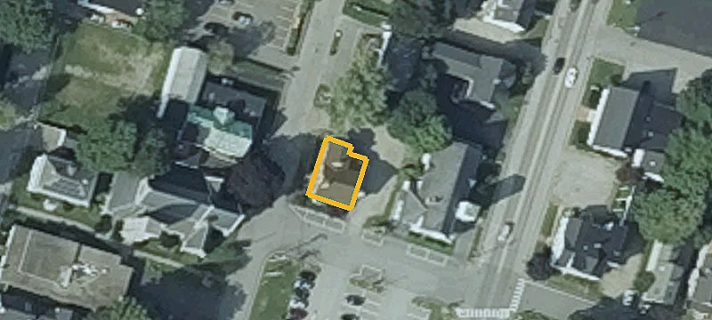 49 Oak St