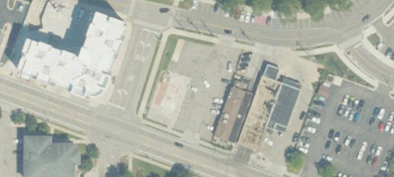 270 Grand Riv Ave