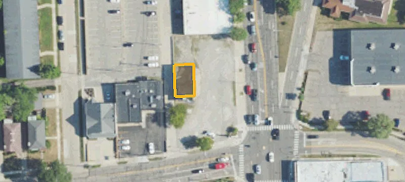 1005 Main St