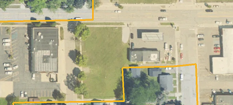 215 Grand Riv Ave