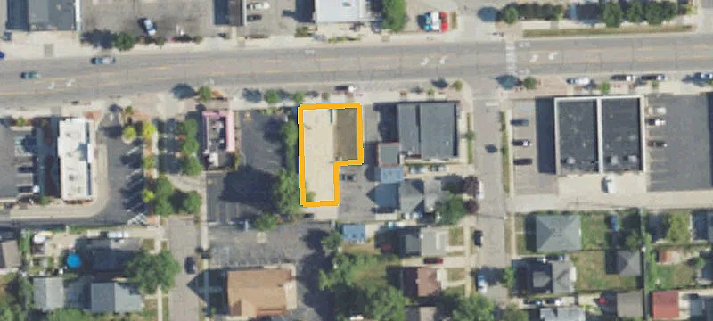 915 9th Mile Rd
