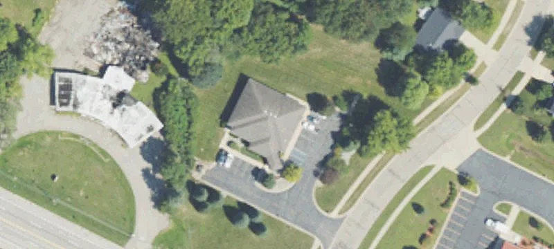 1300 Grand Riv Ave