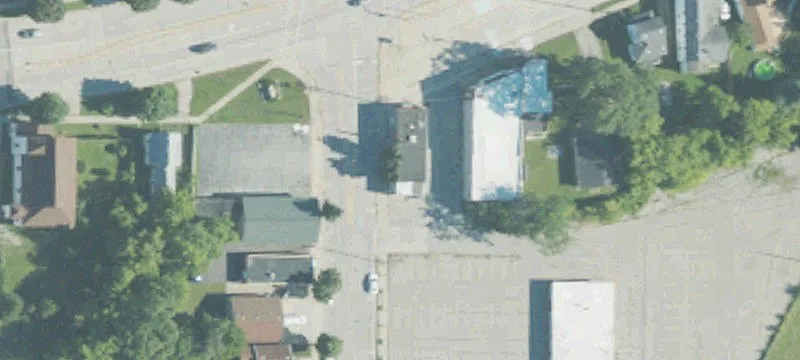 1700 Woodside Ct