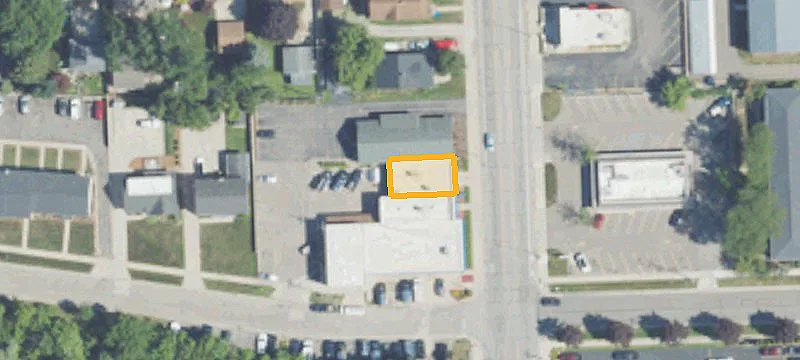 1382 Main St