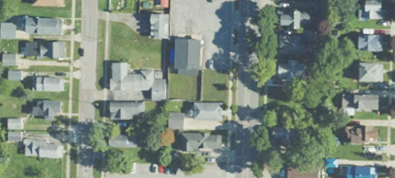 711 Henry St