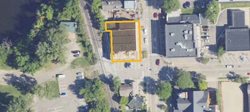 301 Main St