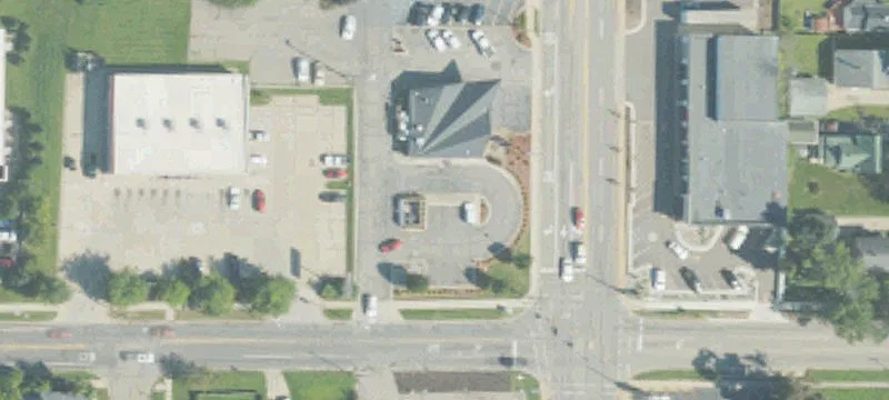 906  Ave