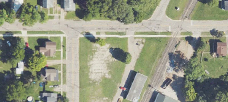 305 Race St