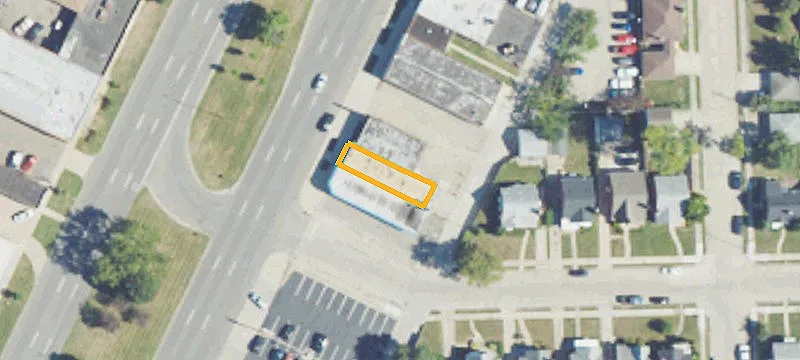 21210 Gratiot Ave