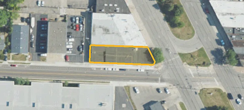 22007 Woodward Ave