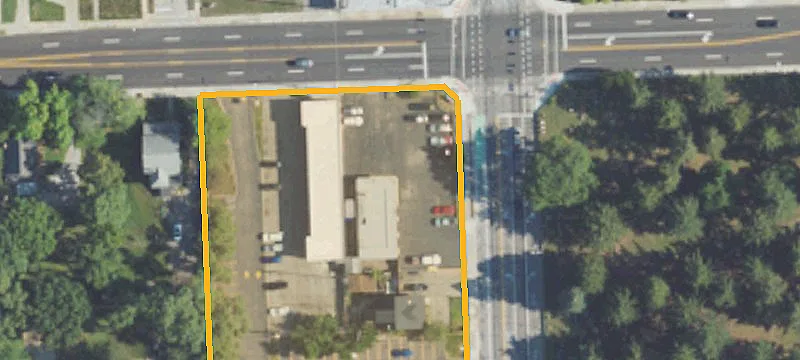 1735 Main St