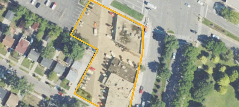 19031 Mack Ave