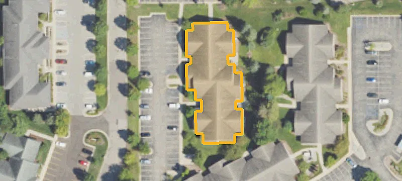 2440 Woodlake Cir