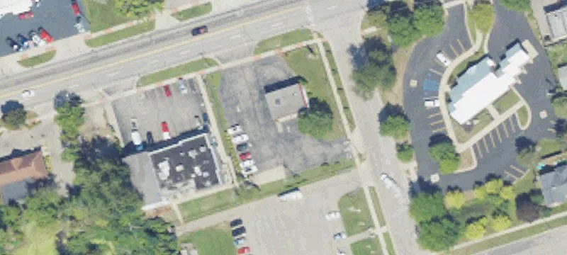 301 Grand Riv Ave1-2