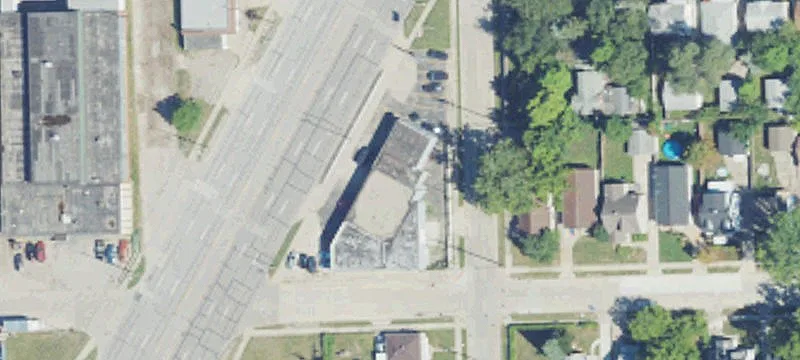 21424 Groesbeck Hwy