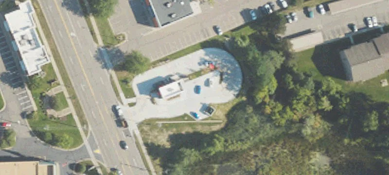 910 Grand Riv Ave