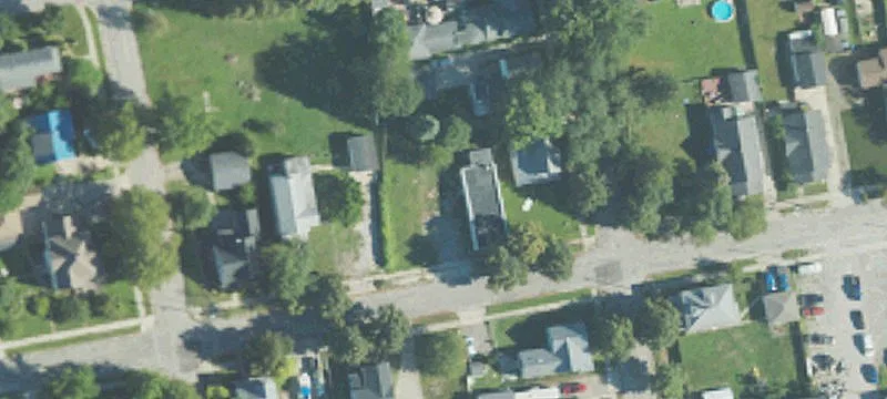 909 Elm St