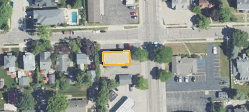 906 Main St