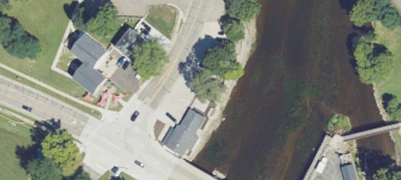 120 Grand Riv Ave